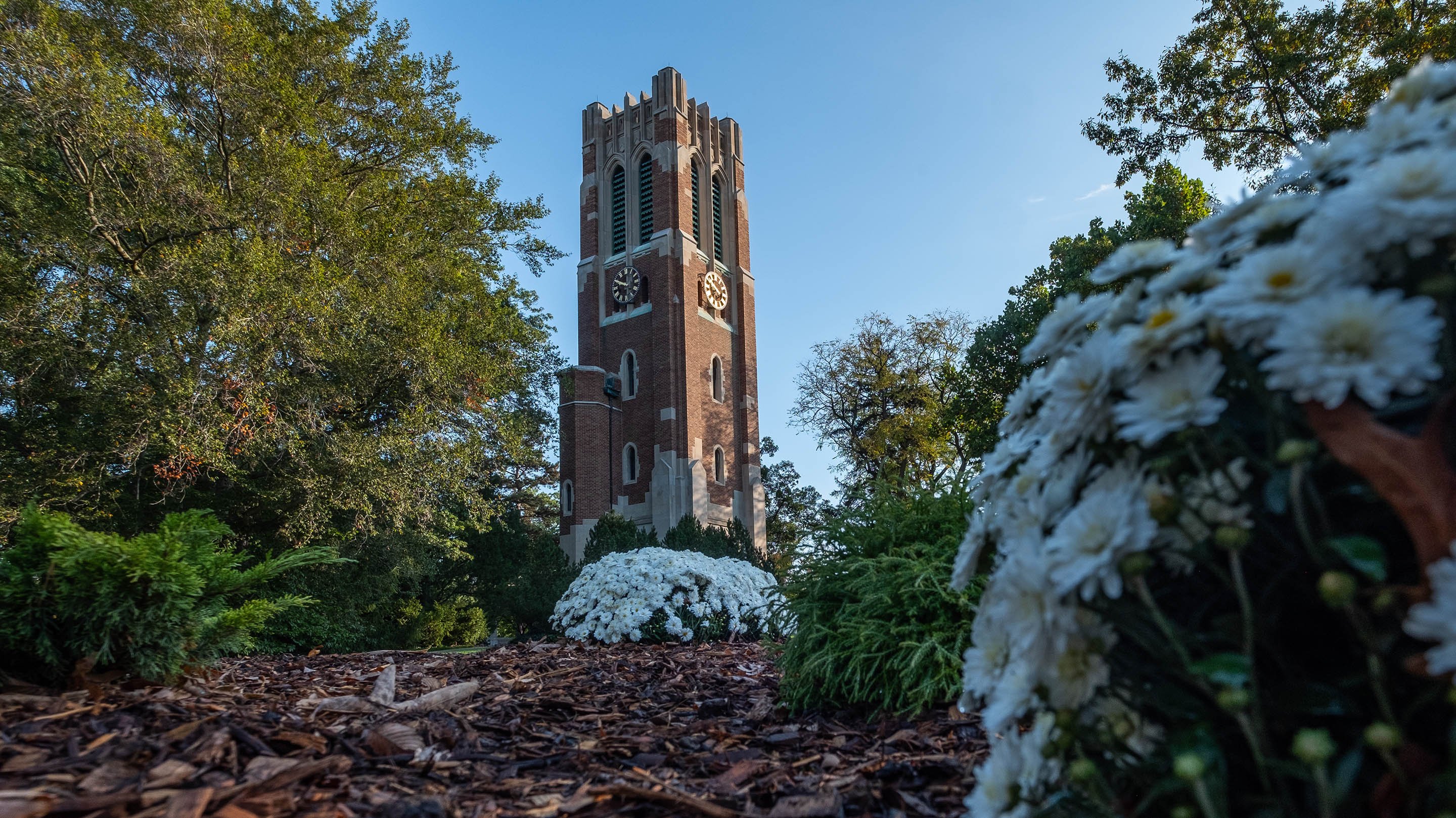 Mums in front of Beaumont Tower