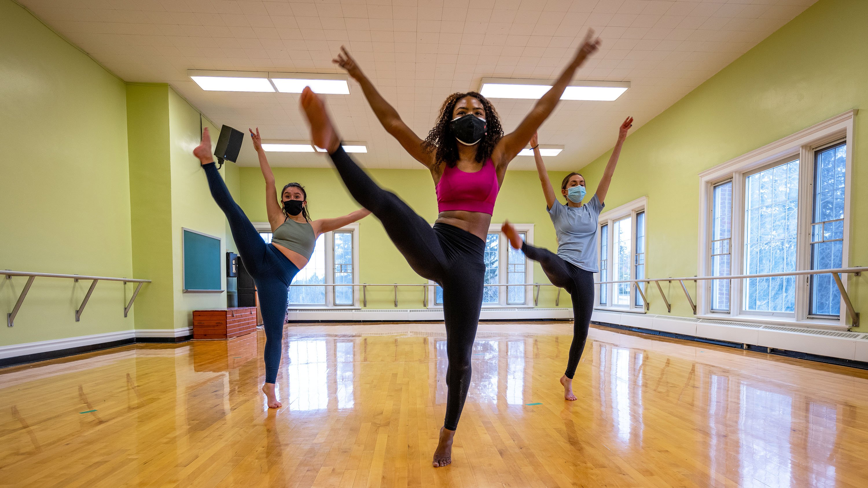 Students learning a dance routine in the practice room in IM-Circle