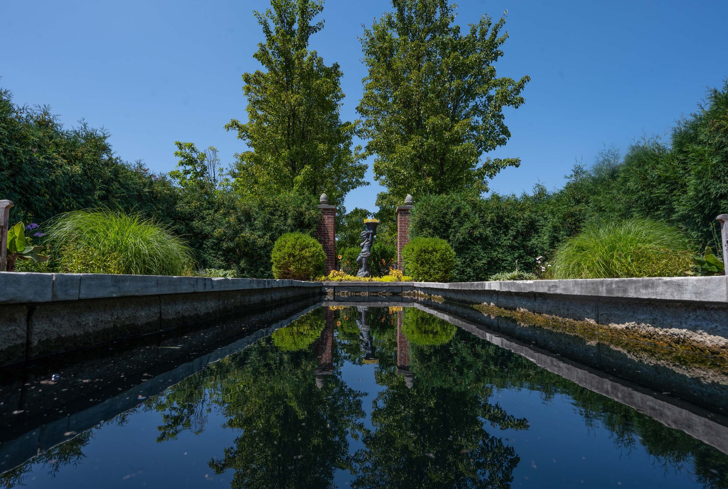 Reflecting pond