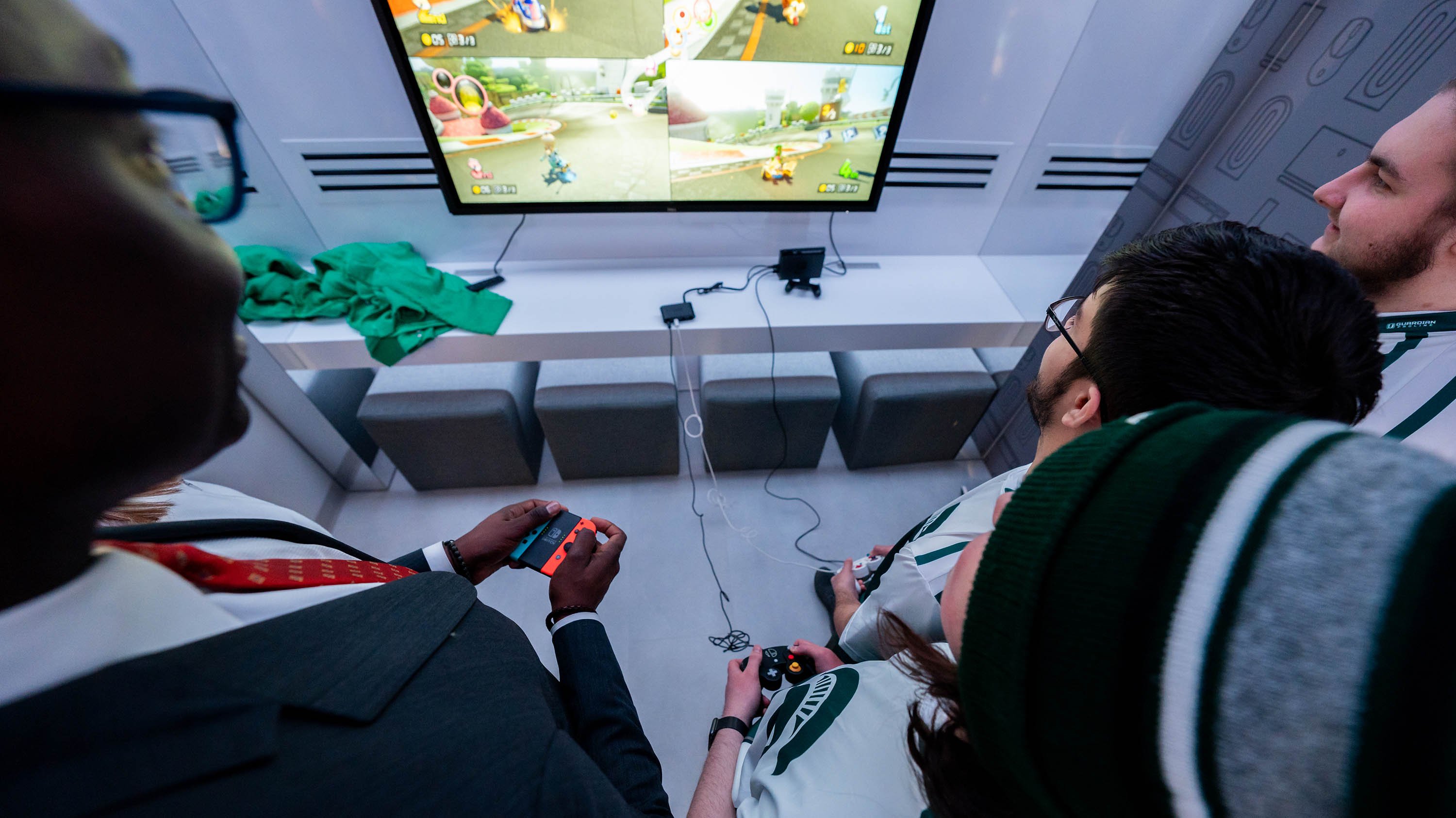 Garlin Gilchrist playing Mario kart with MSU esports team