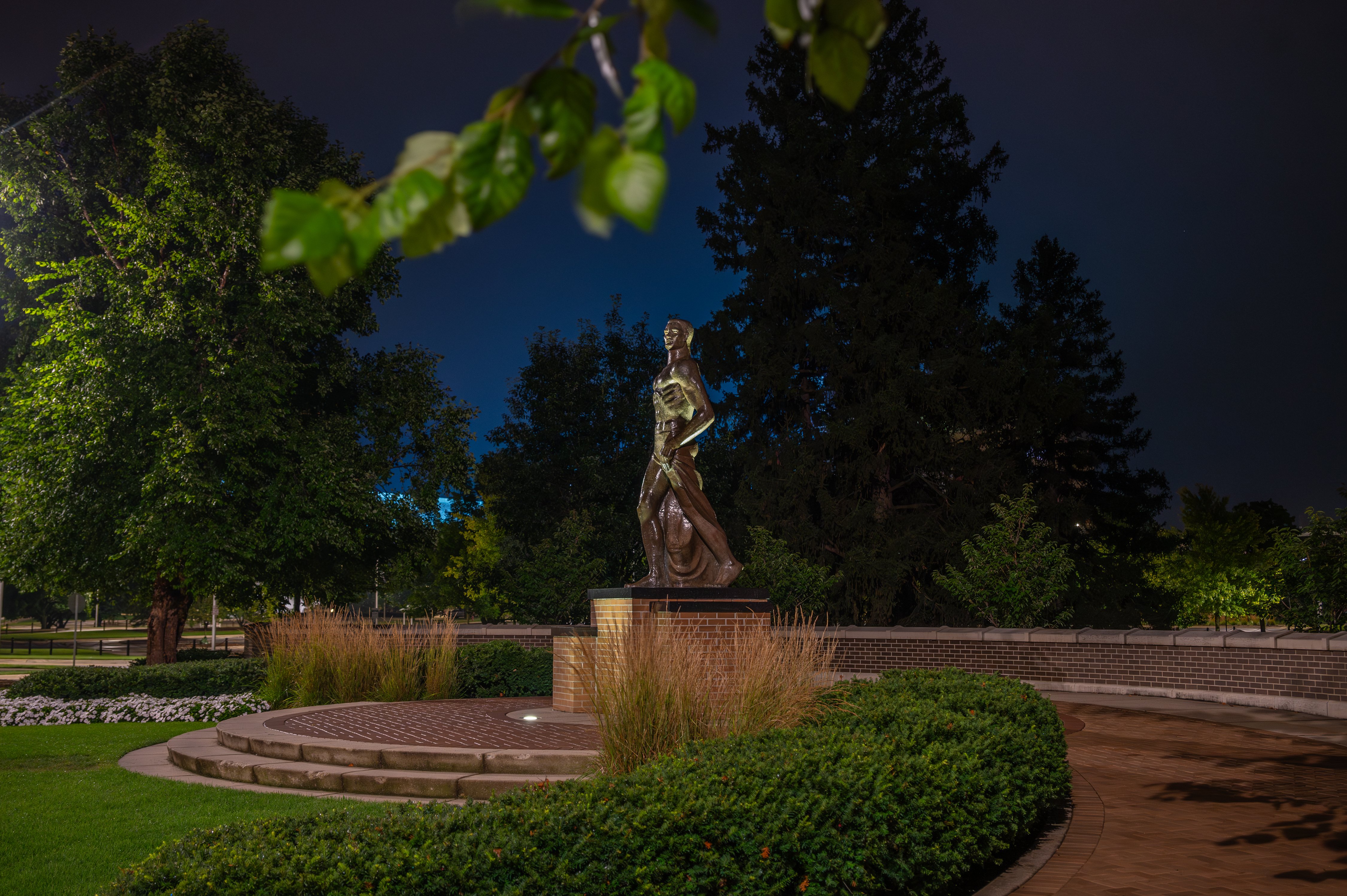 Spartan statue against an early dawn sky