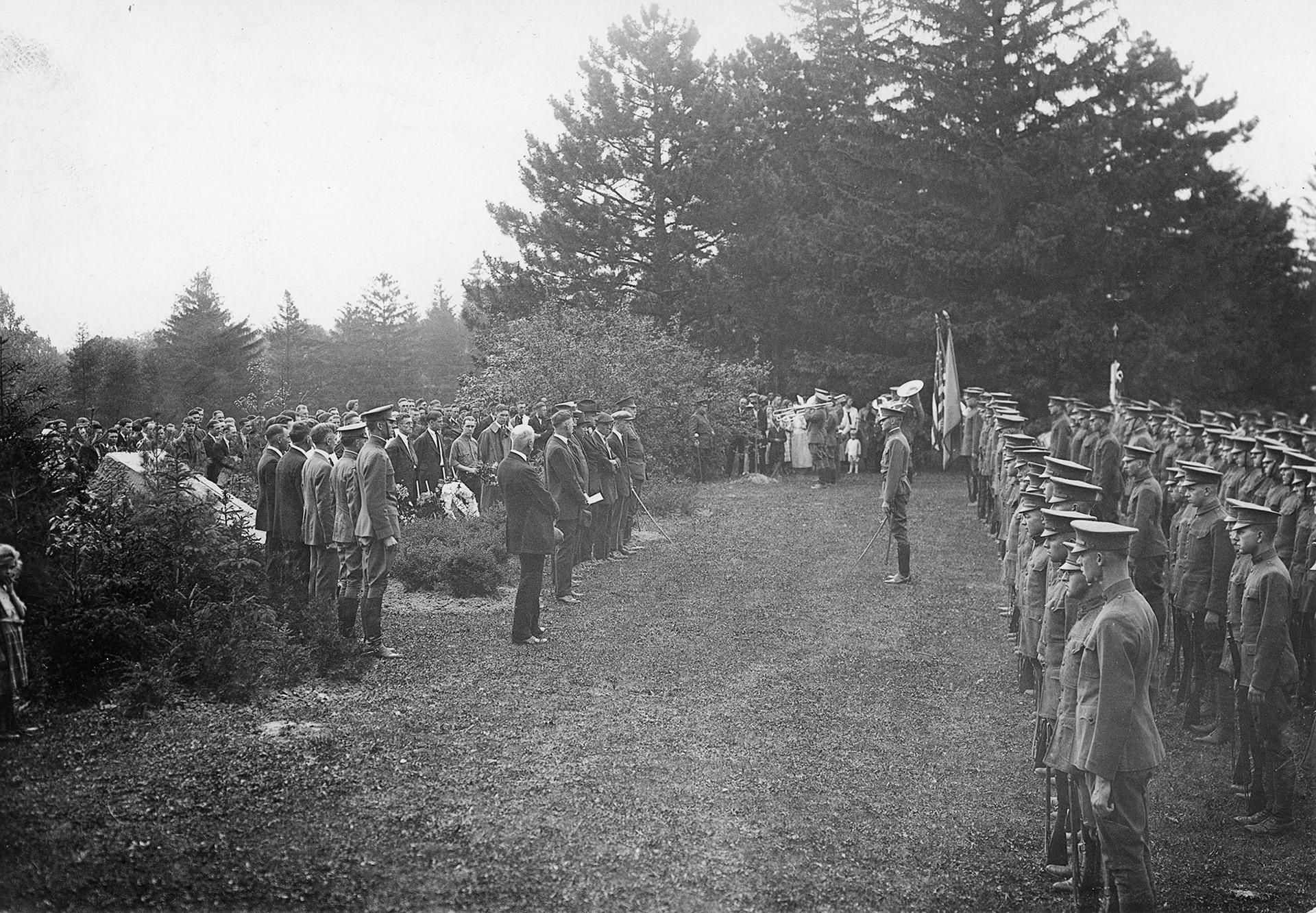 Attendees at a Memorial Day event held at the Memorial Grove in 1922. 