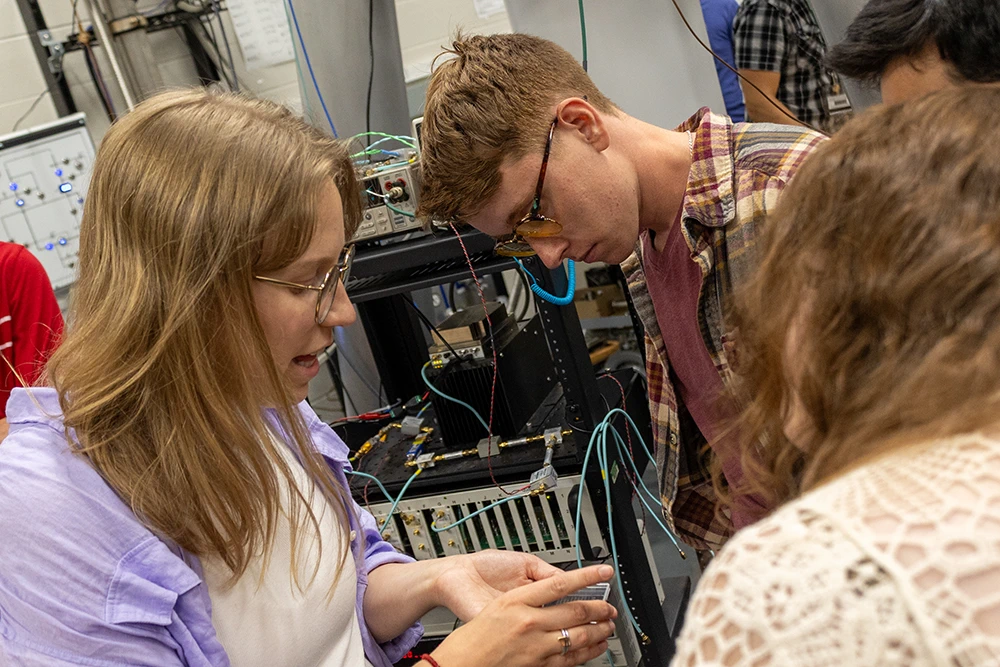 Camryn Undershute, a Ph.D. candidate in the Laboratory for Hybrid Quantum Systems, gave a tour of the lab to students