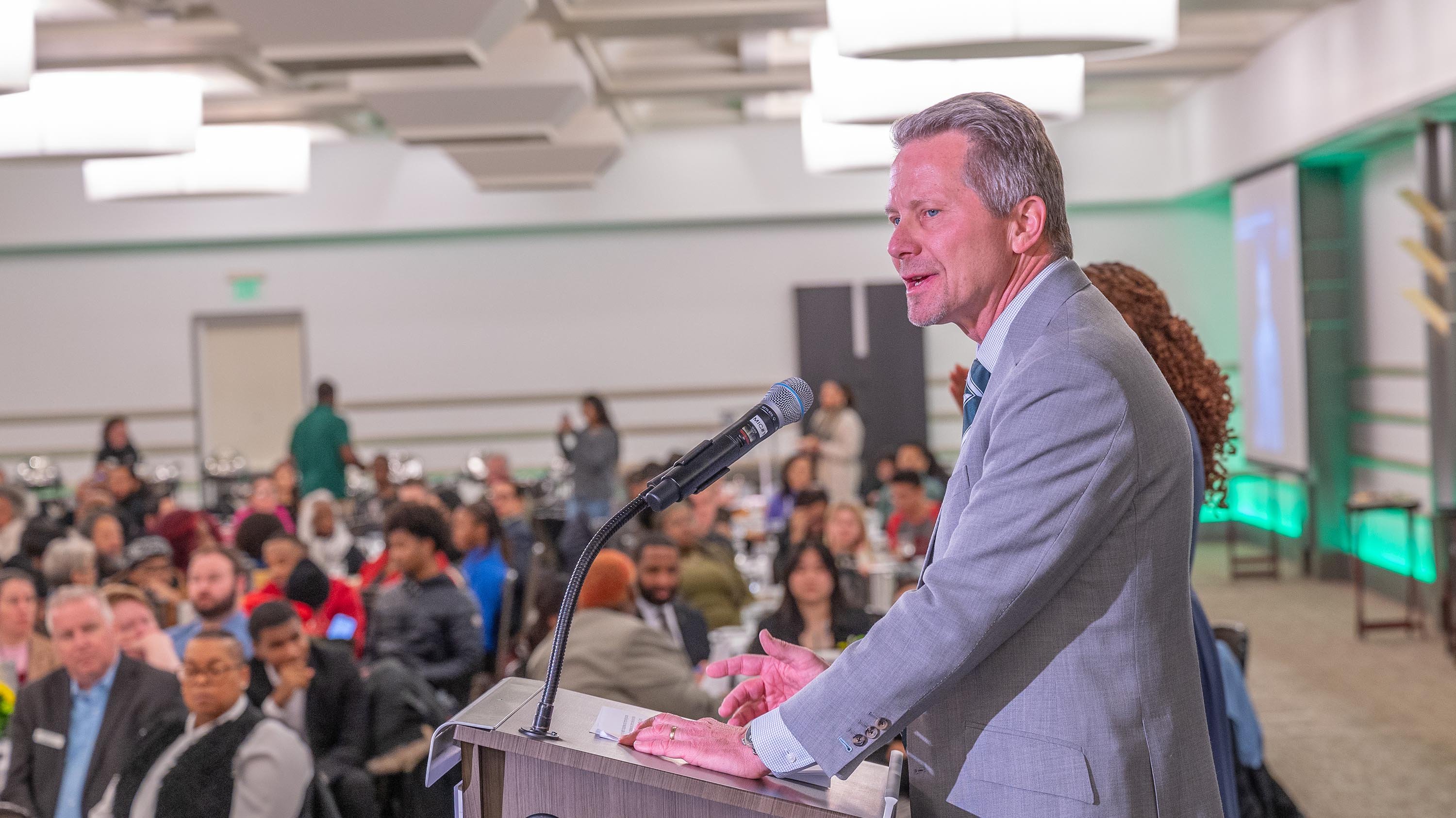 Kevin Guskiewicz speaking at MLK Commemorative Unity dinner
