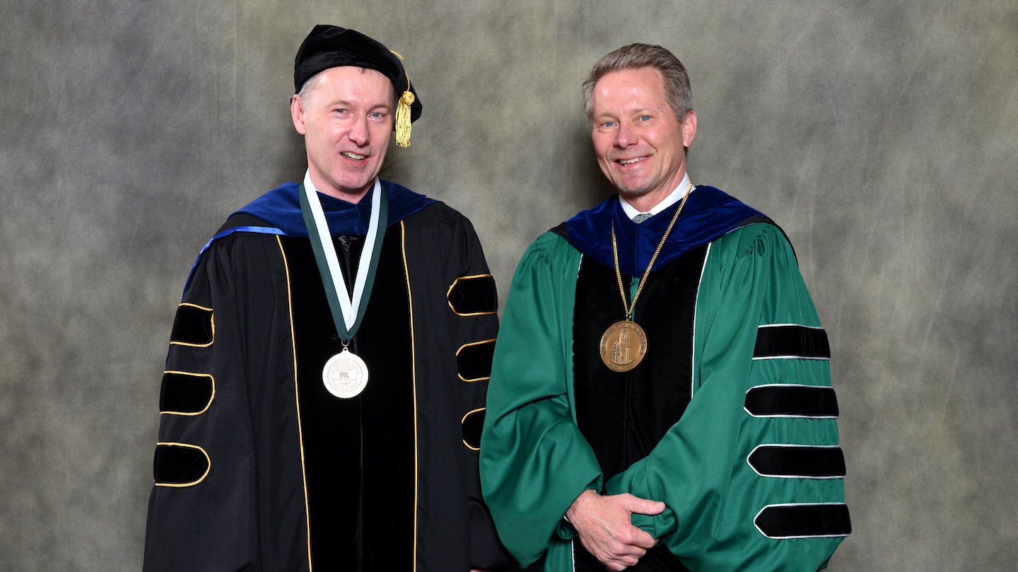 Endowed faculty member Maksymilian Chruszcz with MSU President Kevin Guskiewicz.