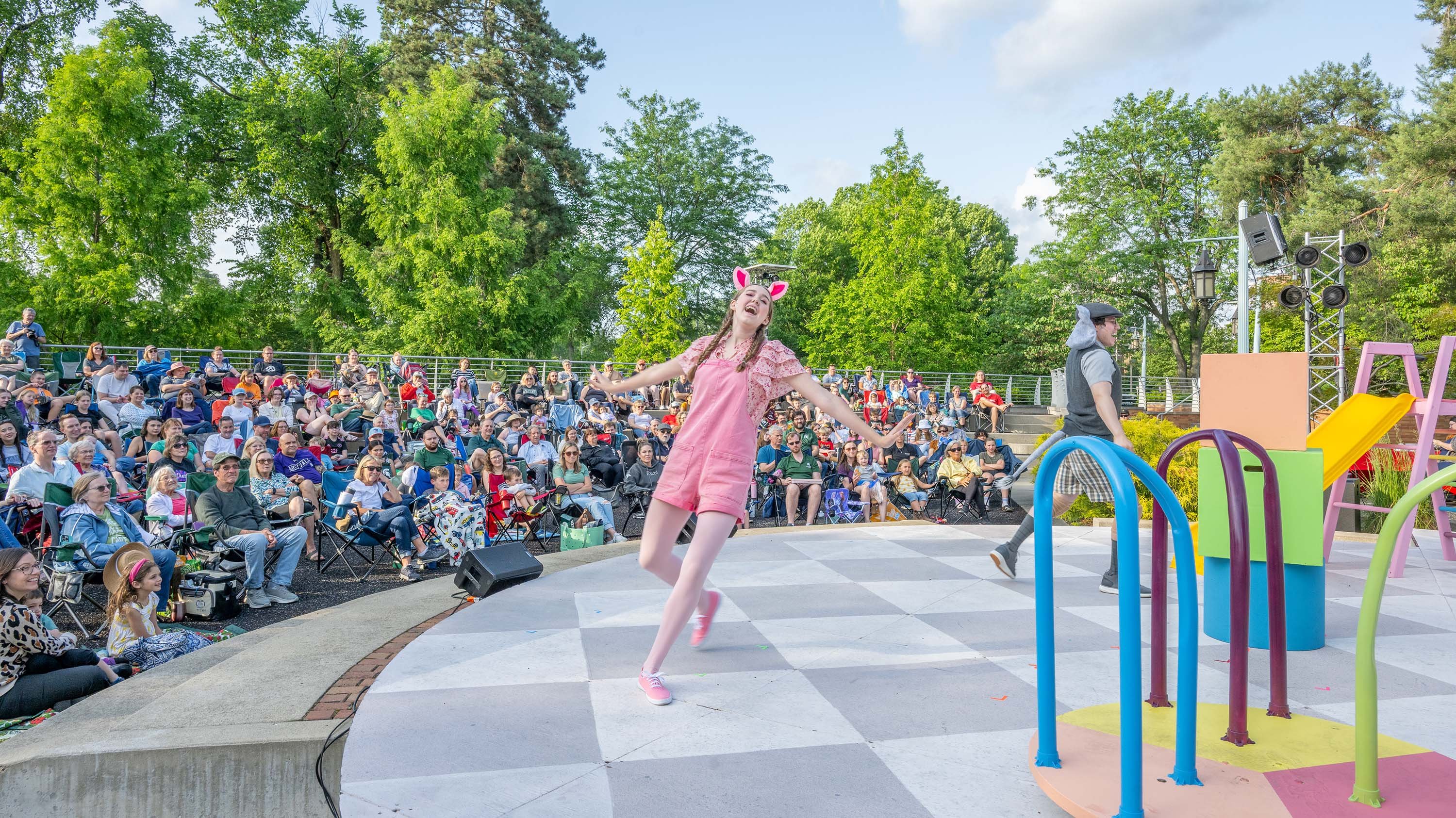 Actors onstage in the Summer Circle Theatre production of Elephant and Piggie?s ?We Are in a Play!?