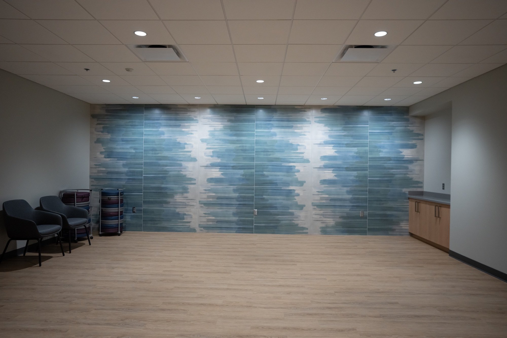 Empty room at the MSU Multicultural Center with a blue accent wall with white textures