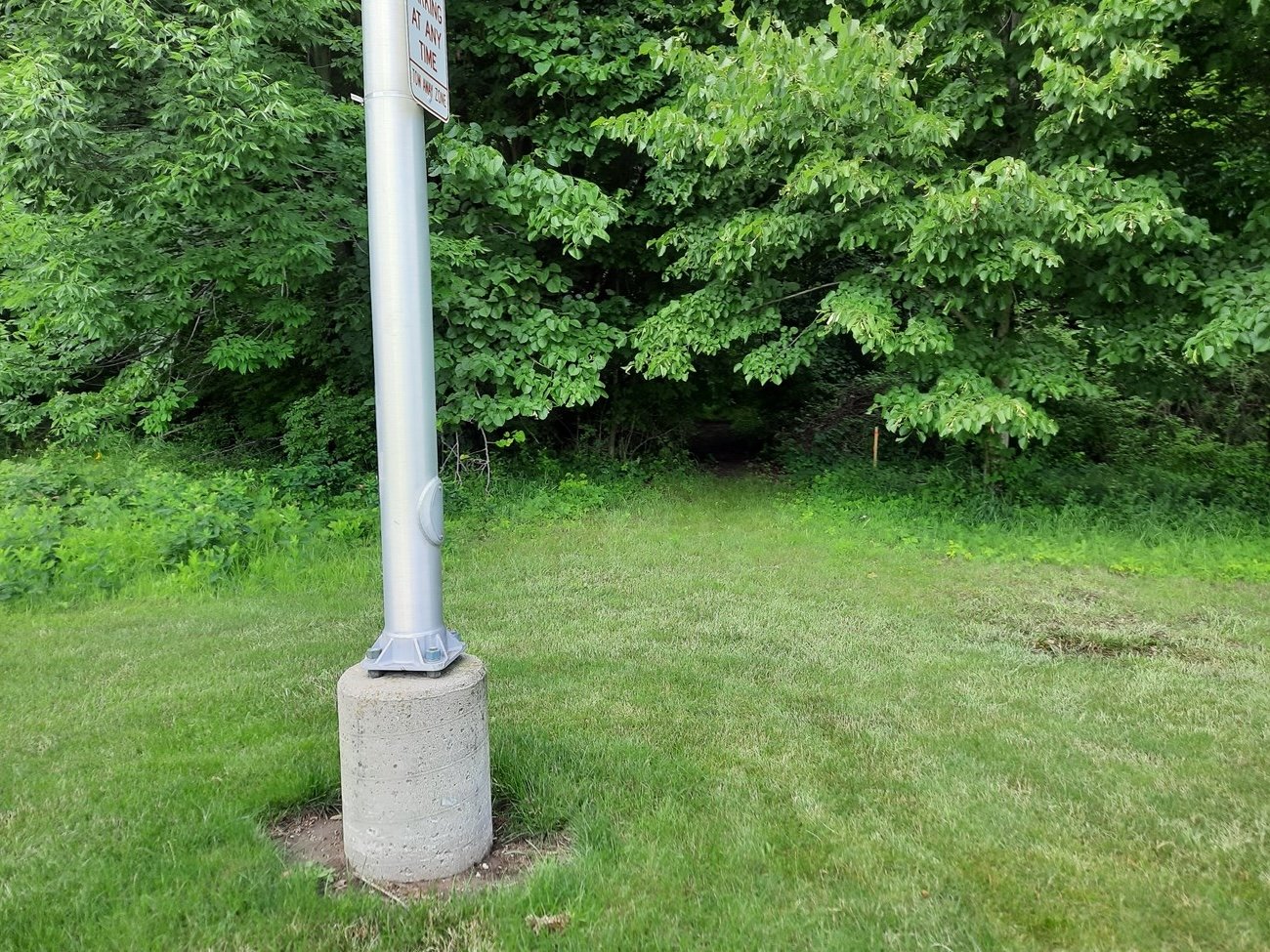 Baker Woodlot, Entrance 3, ZigZag, picture 1