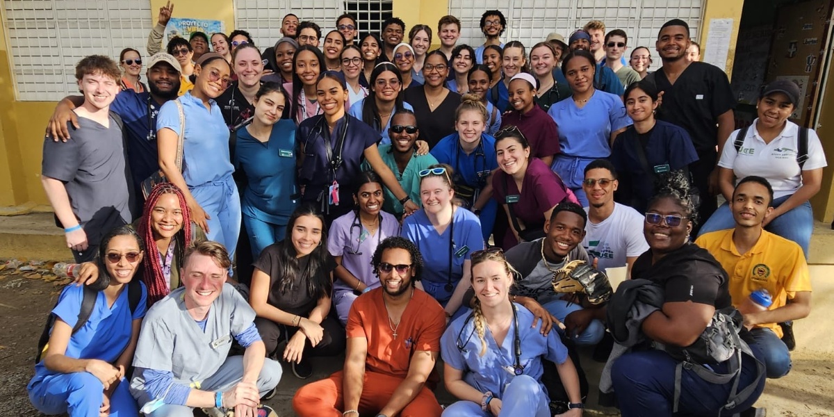 MSU Osteopathic Medicine medical students taking a group photo outside of a clinic in the Dominican Republic.