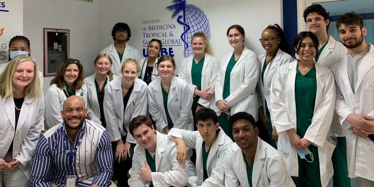 MSU students and faculty taking a group photo inside Universidad Iberoamericana in the Dominican Republic