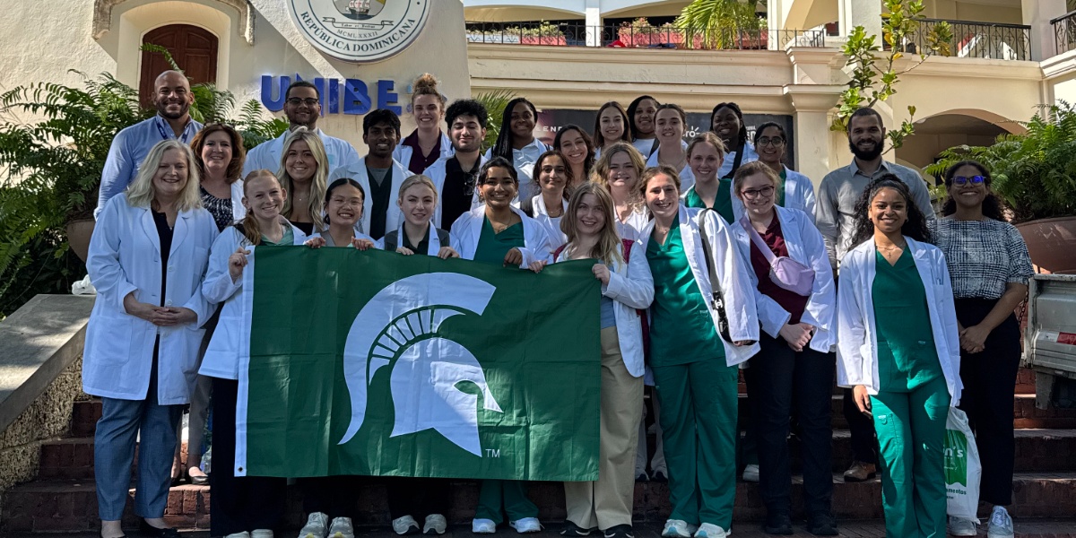 MSU students taking a group photo in front of Universidad Iberoamericana in Santo Domingo, Dominican Republic