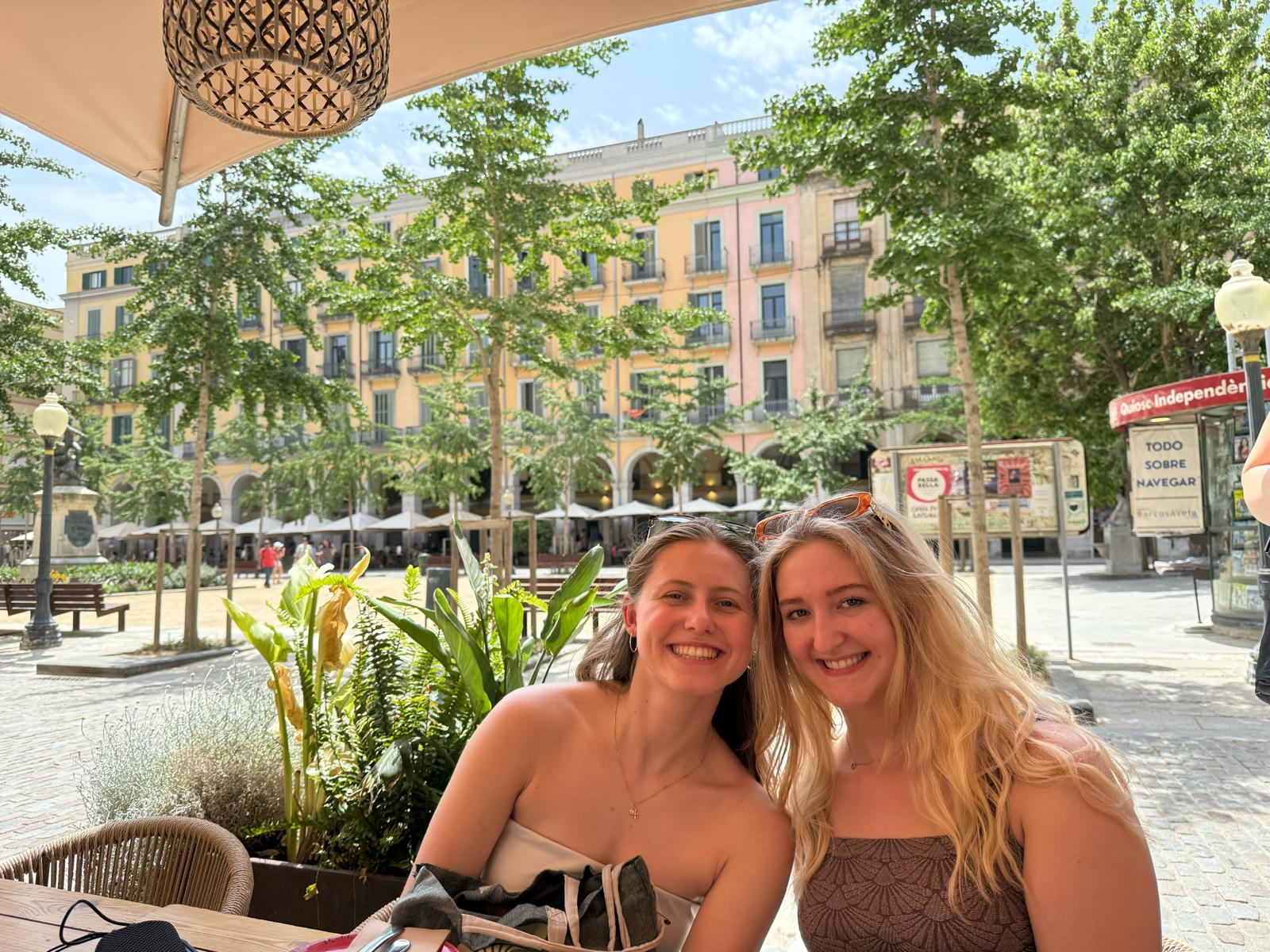 Monika Torkos dining with her program roommate at an outdoor cafe in Barcelona.