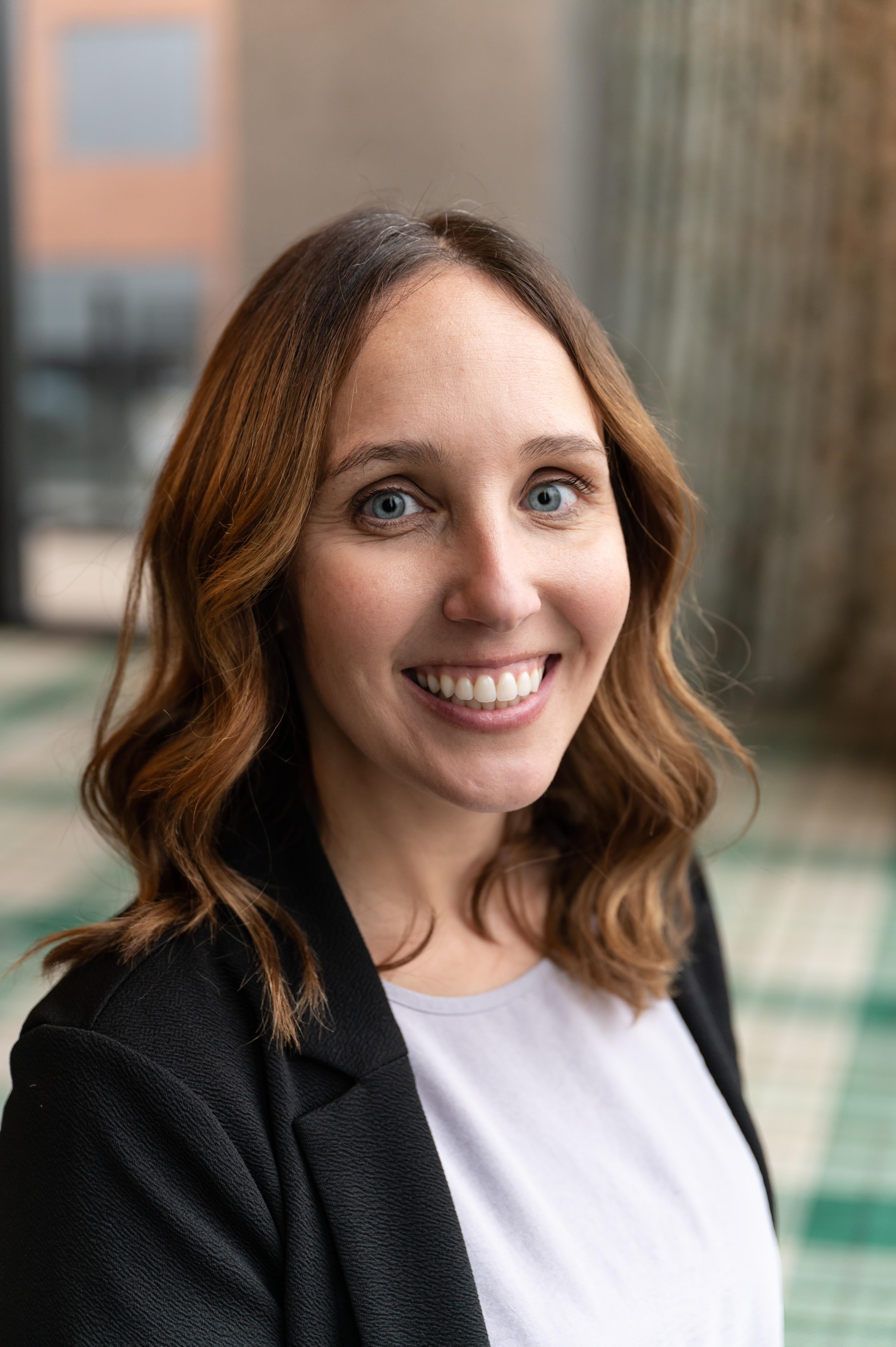 Laura Mispelon Headshot