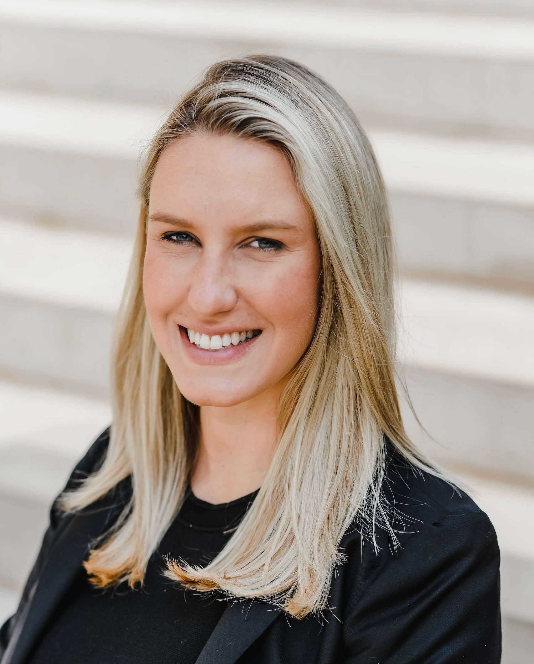 Elizabeth_Kutter_Headshot
