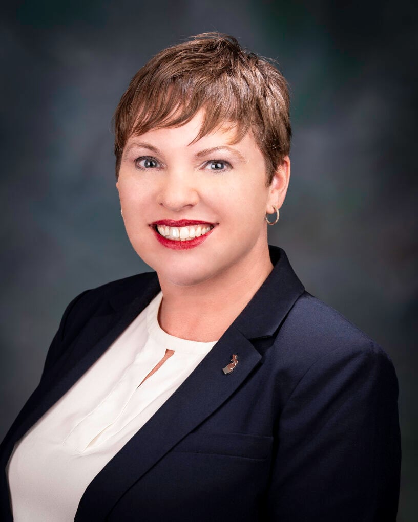 Elizabeth_Hertel_Headshot