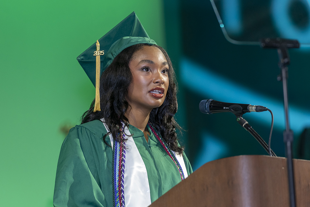 Commencement25-4676