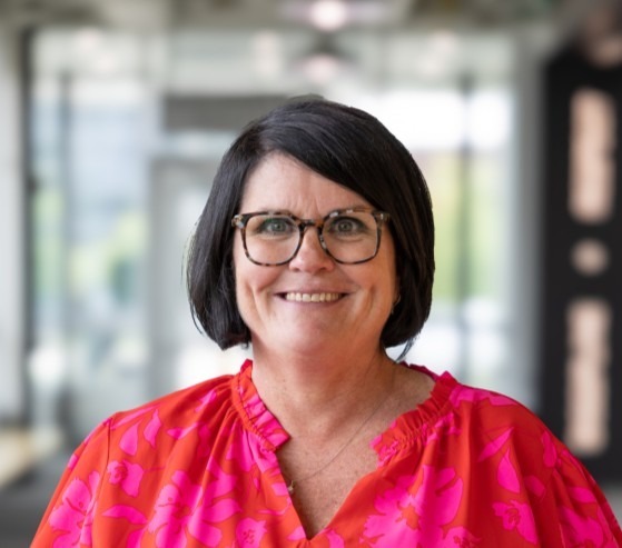 Stacey_Dawson headshot