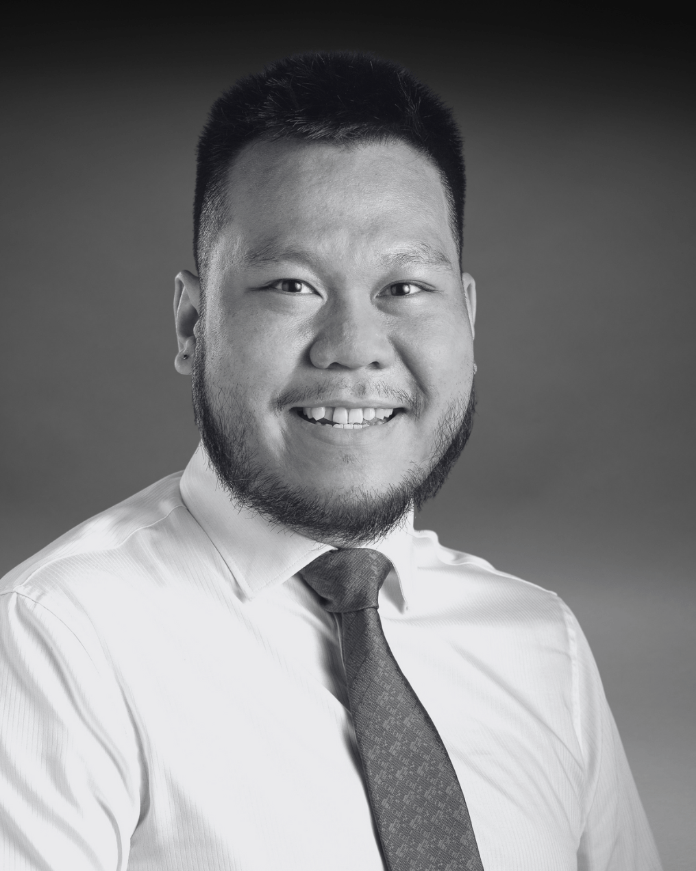 headshot of tom cheng