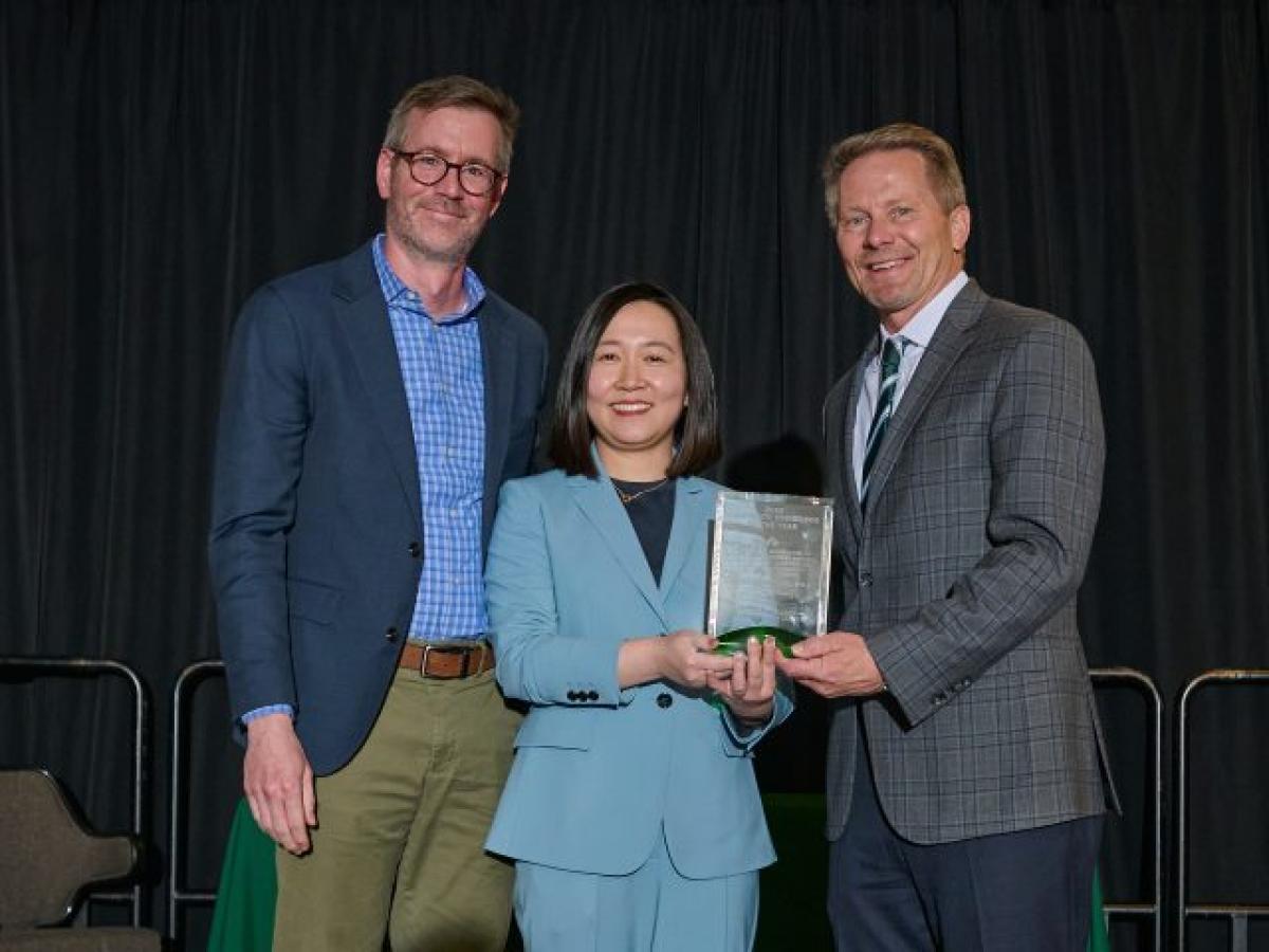 MSU President Kevin Guskiewicz presents the Corporate Connector of the Year Award to Chengcheng Fang
