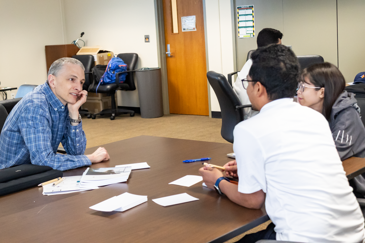 S. Patrick Walton, associate dean for academic programs, talks with participants at the computation tools workshop