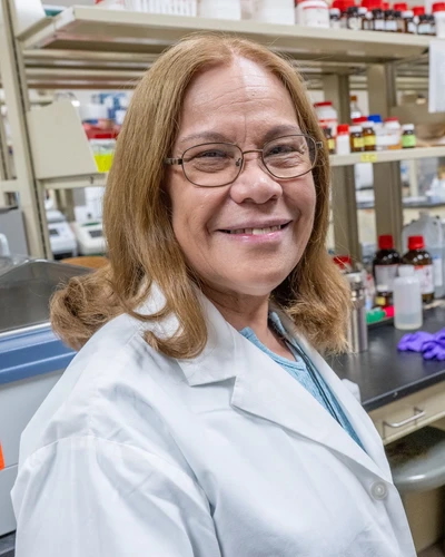 Evangelyn Alocilja in the lab
