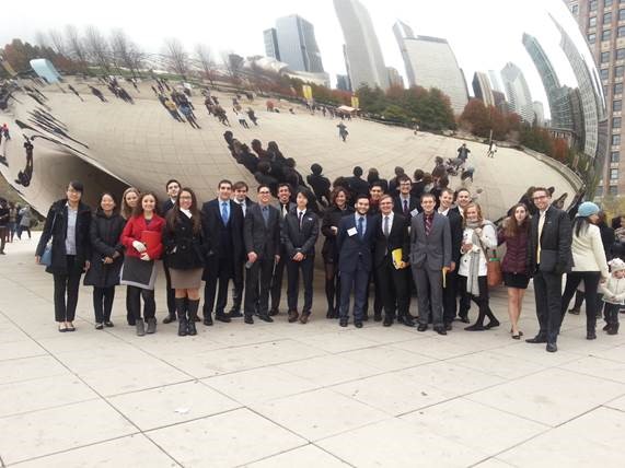 Group of students in front of Cloud Gate art installation in Chicago.