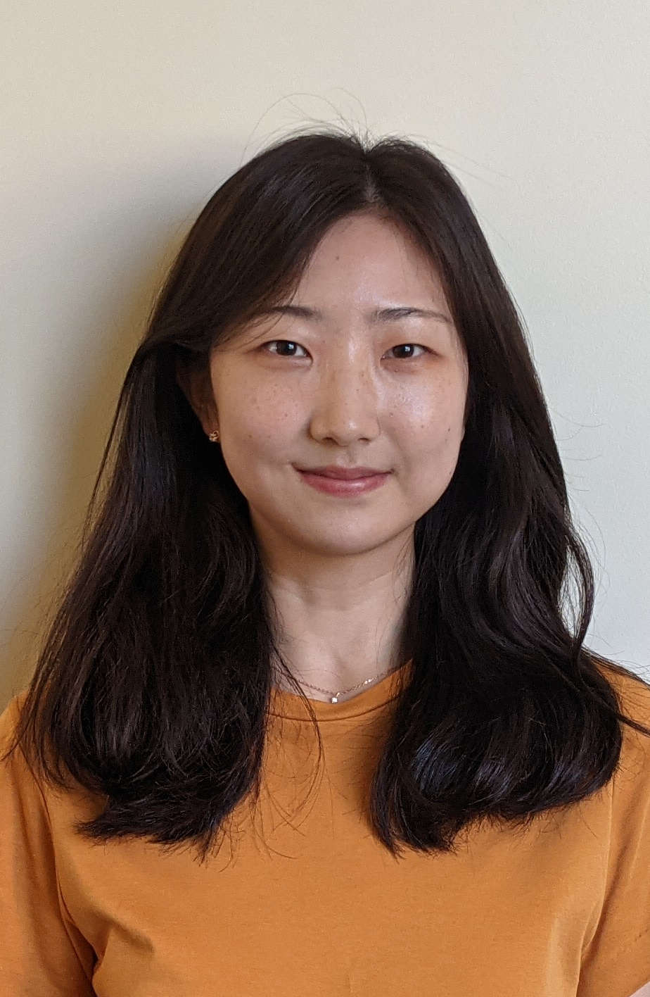 Headshot of Elizabeth Kayoon Hur. 