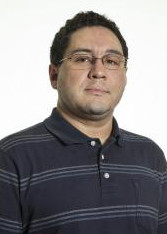 Headshot of Luis de Araujo.