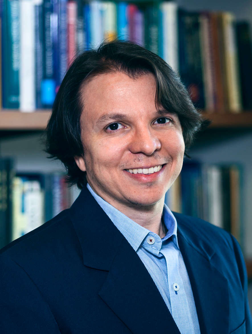 Headshot of Antonio Galvao.