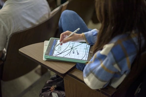 ECON_class_Conlin_DSC7168