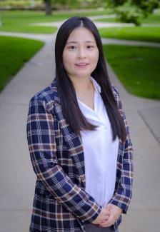 Headshot of Loria Kim.