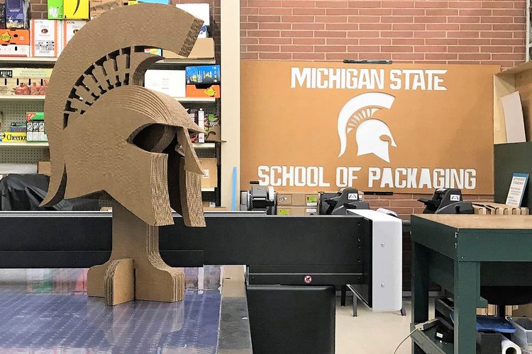 packaging-cardboard-spartan-helmet