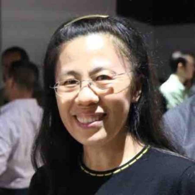 Sunny Nadolsky headshot