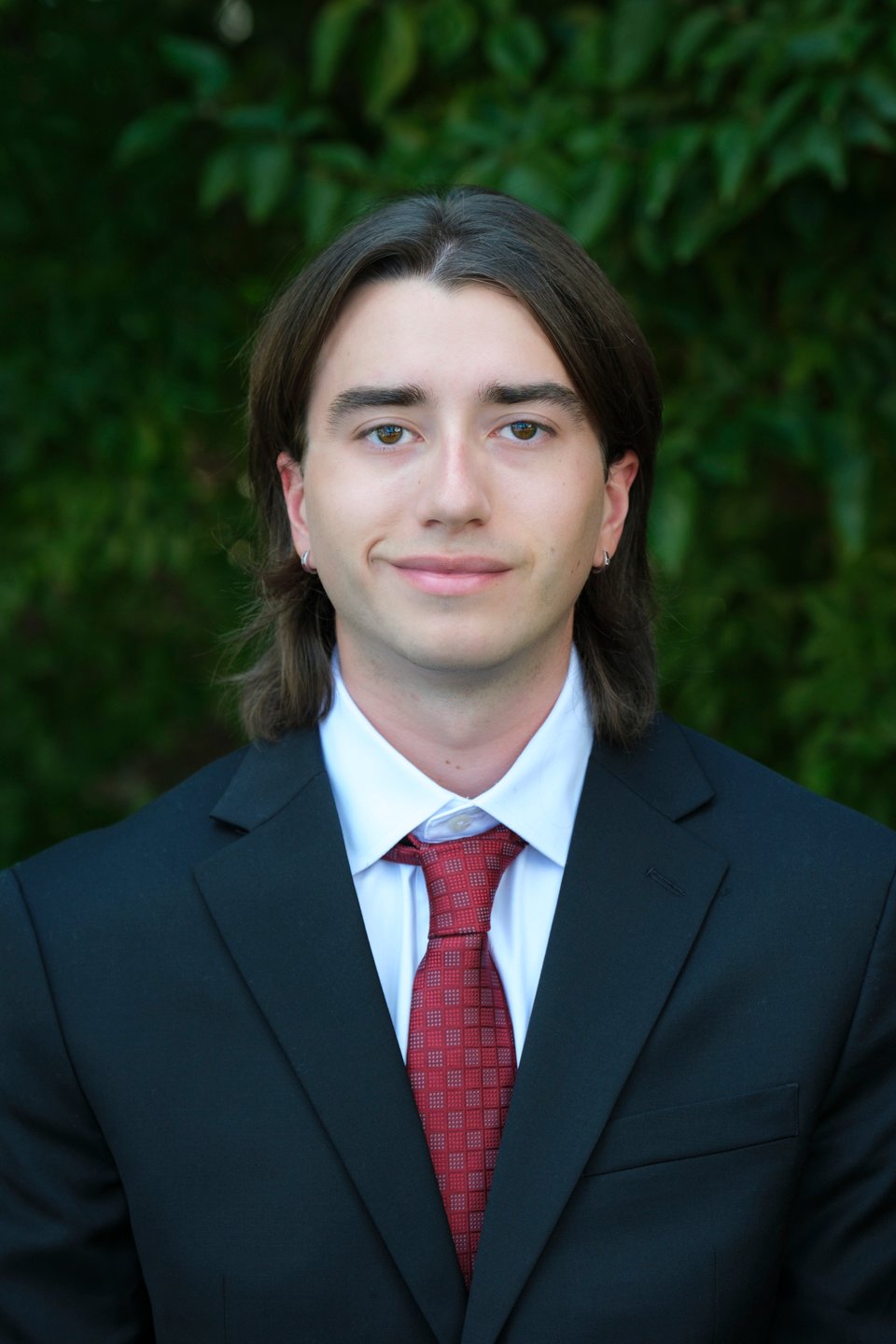 Headshot of Elon Lange.