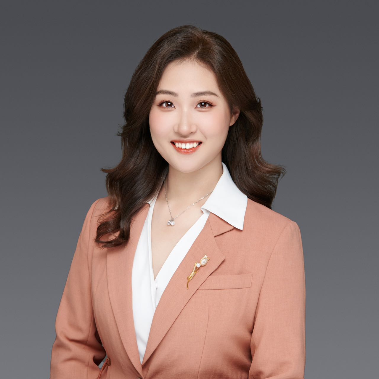 Headshot of Xueshi Wang.