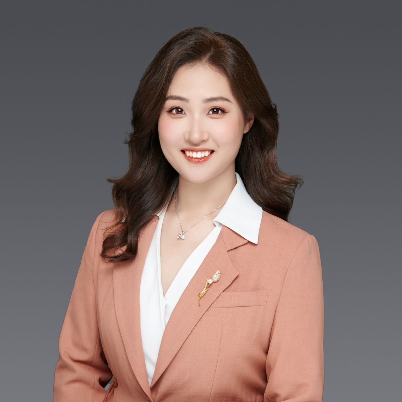 Headshot of Xueshi Wang.