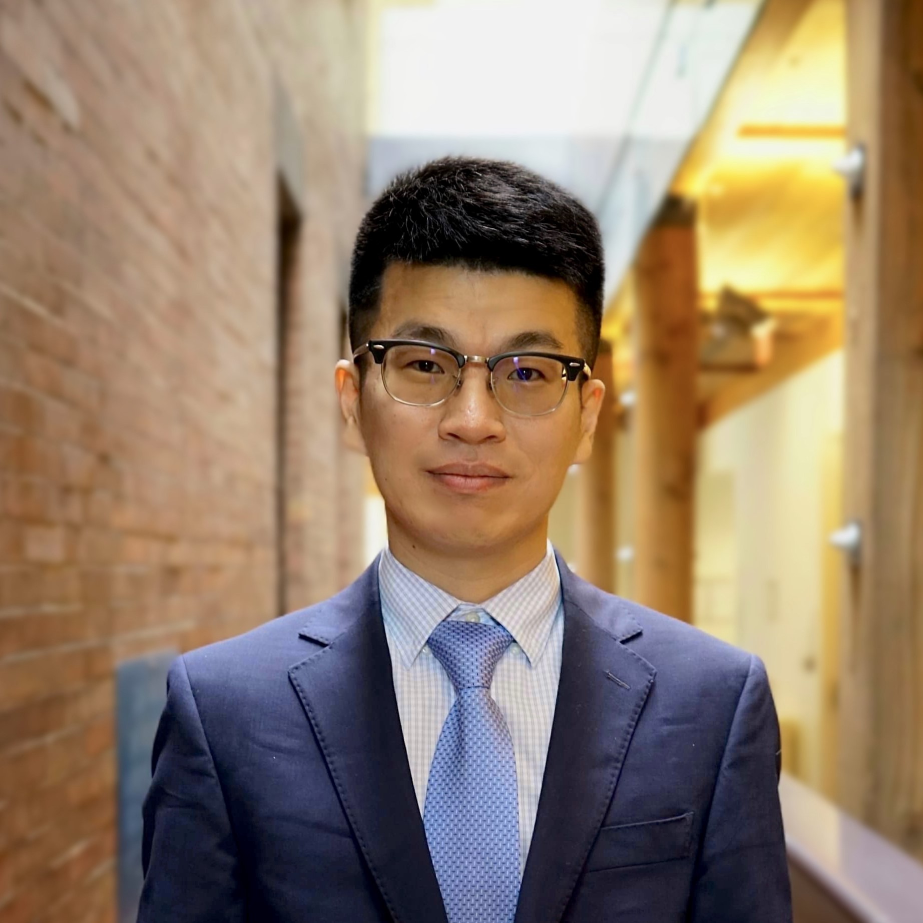 Headshot of Guangbin Hong