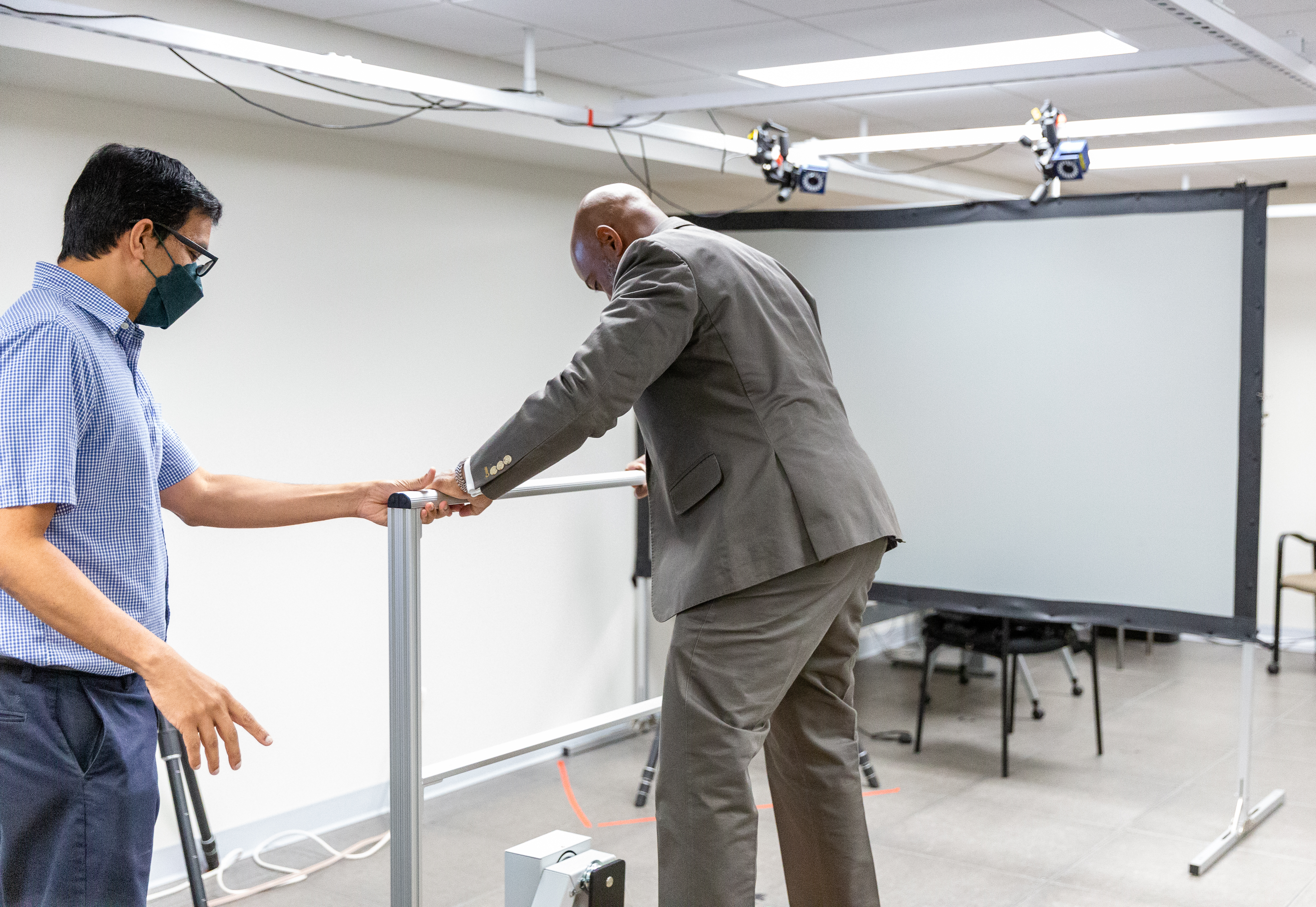 Dean Jerlando Jackson tours the Department of Kinesiology in 2022.