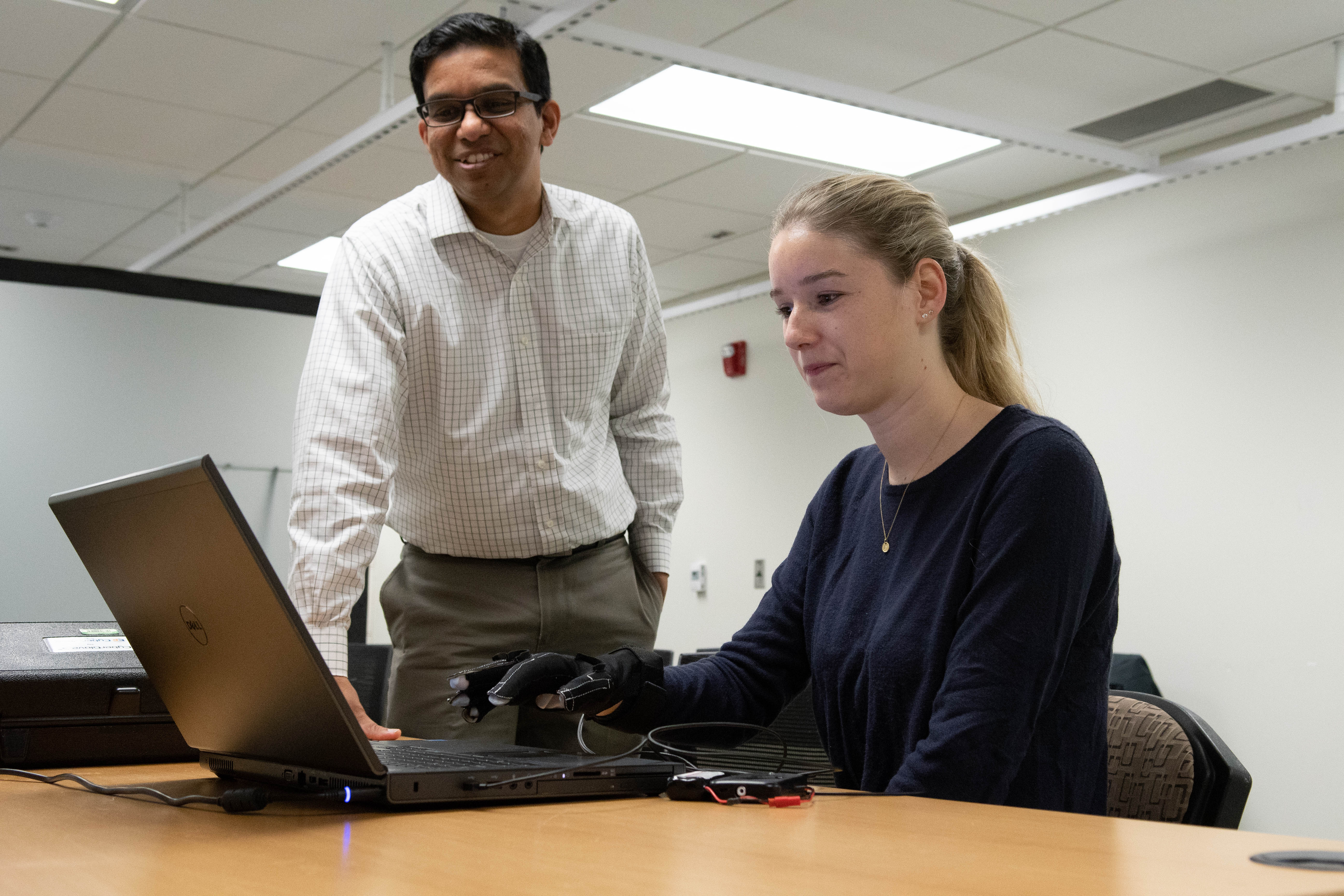 Assistant Professor Rajiv Ranganathan helps a student in a lab setting.