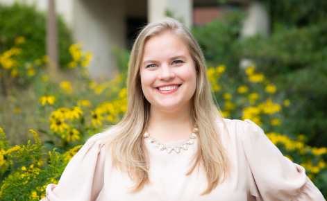 Lauren Knapp headshot. Lauren wears a beige blouse and a necklace. Lauren's blonde hair falls past the shoulders.