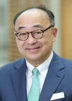 Portrait: Charles Hong