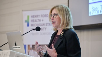 photo of keynote speaker at the microphone