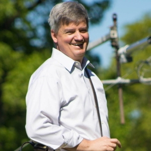 A headshot photo of doctor Kurt Richter