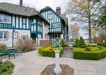 Kellogg Manor House, photo by Derrick Turner/Communication & Brand Strategy