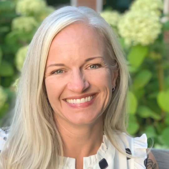 Portrait photo of Heather Shea