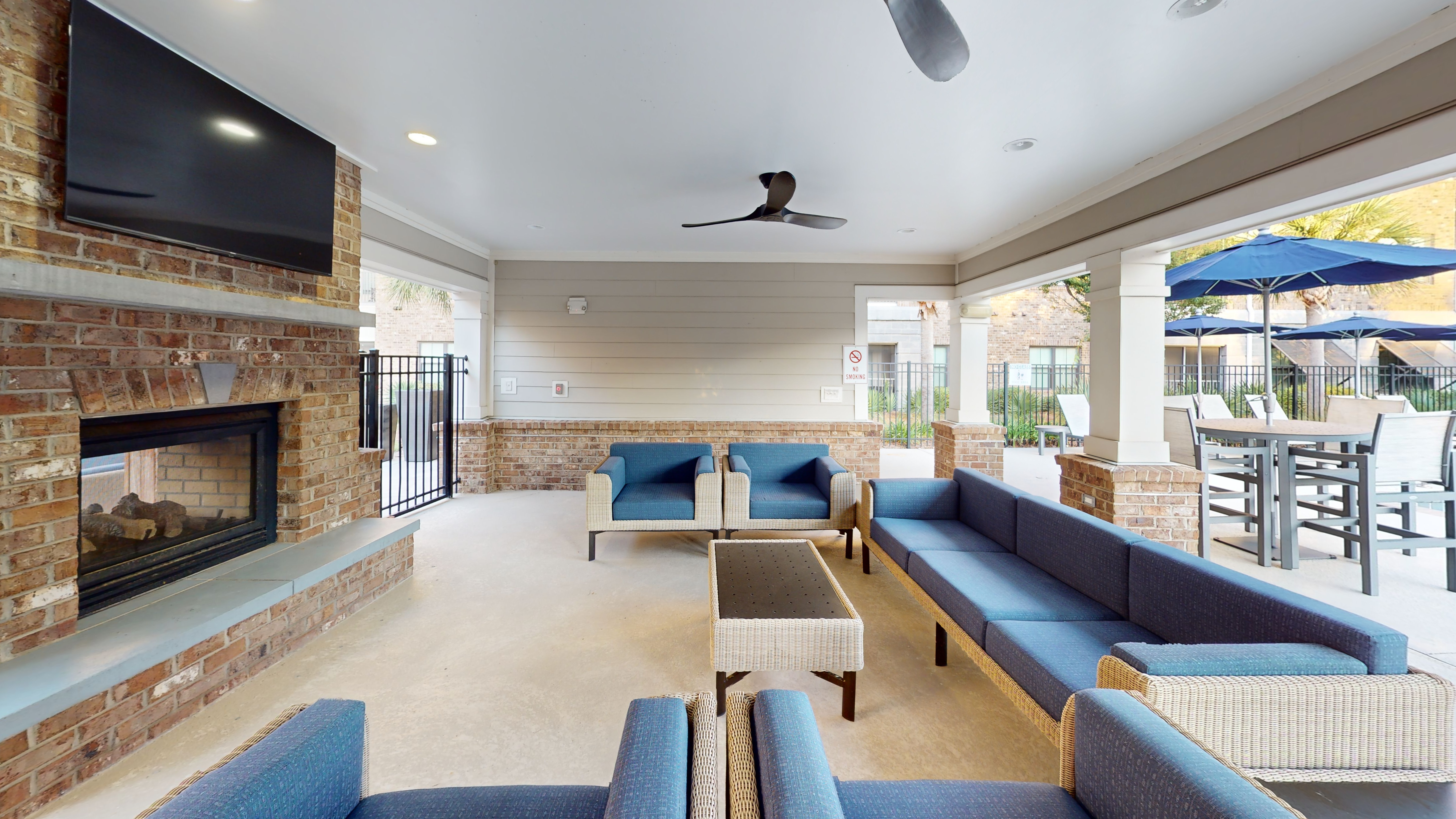 Leasing Office, Common Areas & Pool