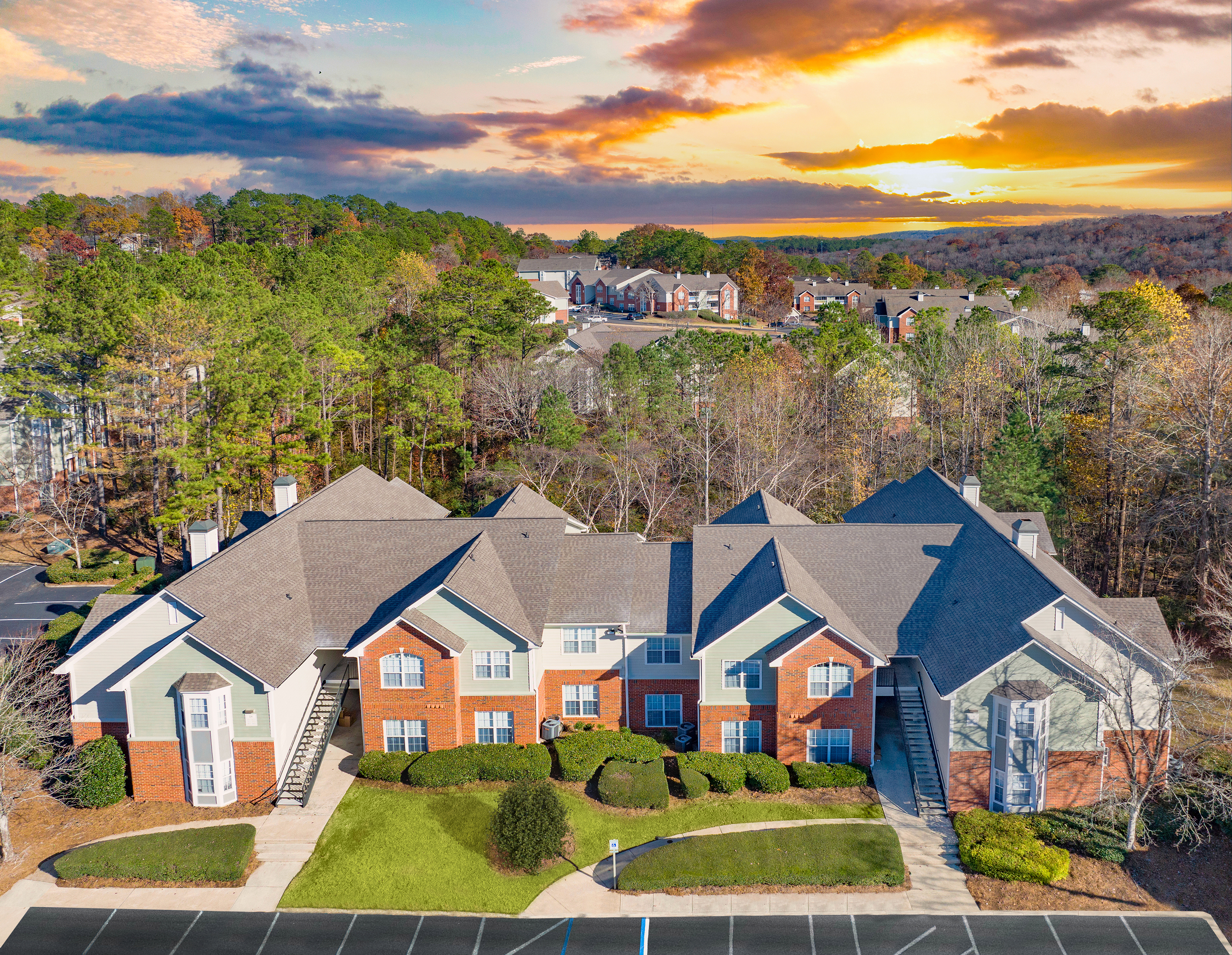 Building at MAA Riverchase luxury apartment homes in Birmingham, AL