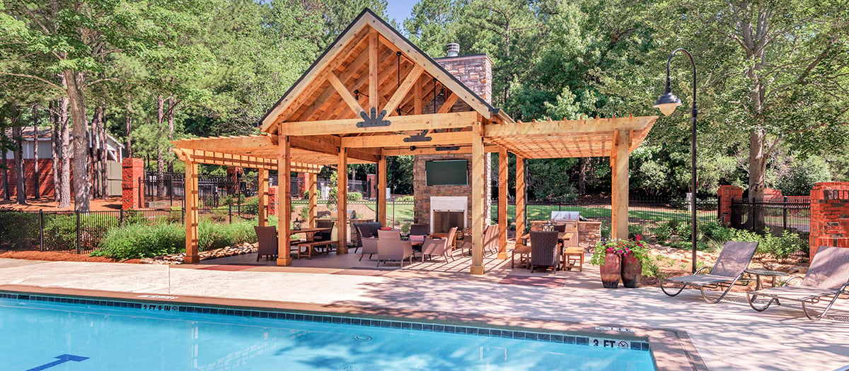 Pool and Outdoor Entertaining Area at Colonial Grand at Riverchase Trails luxury apartment homes in Birmingham, AL