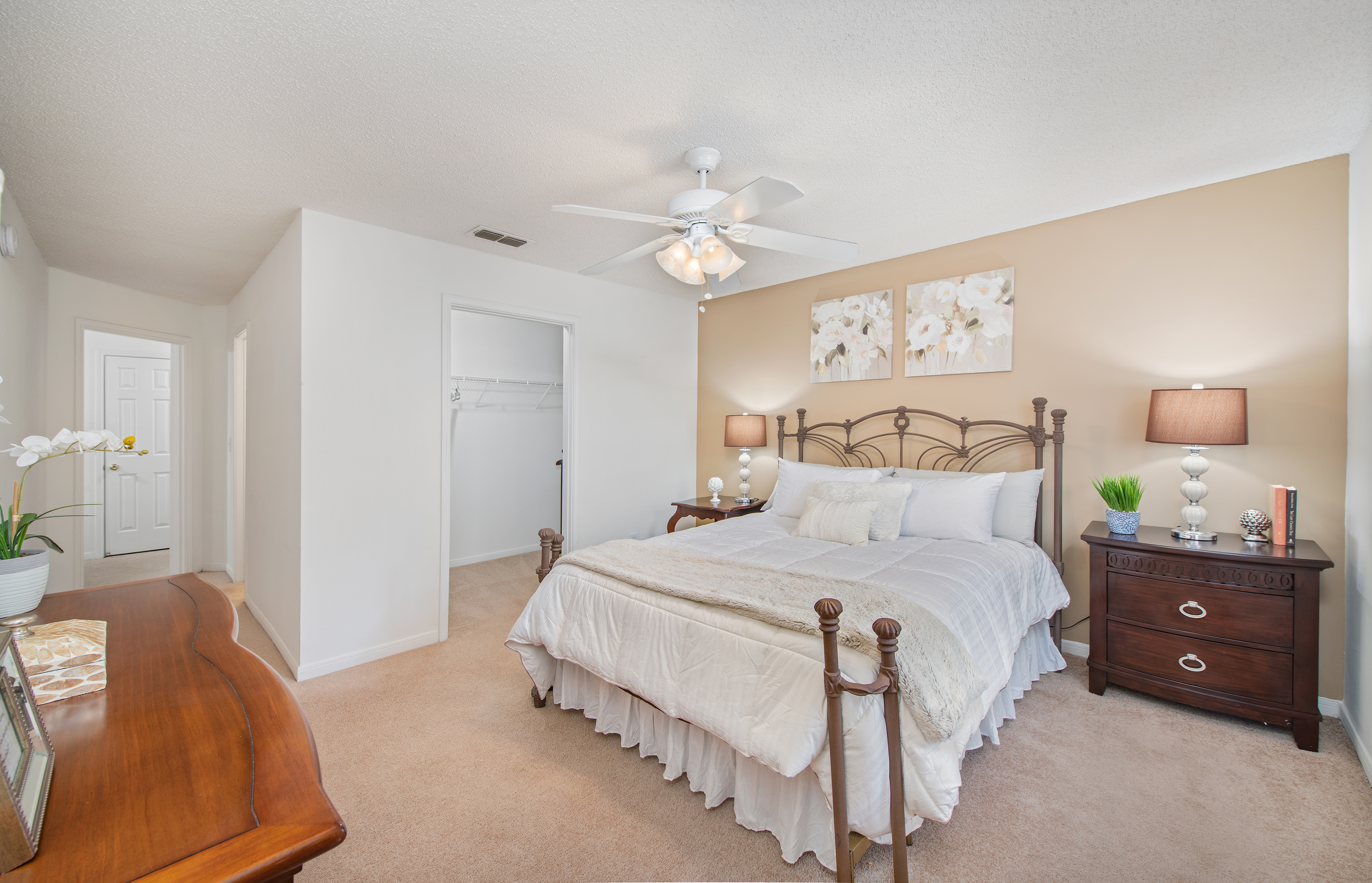 Bedroom at MAA Trussville in Birmingham, AL