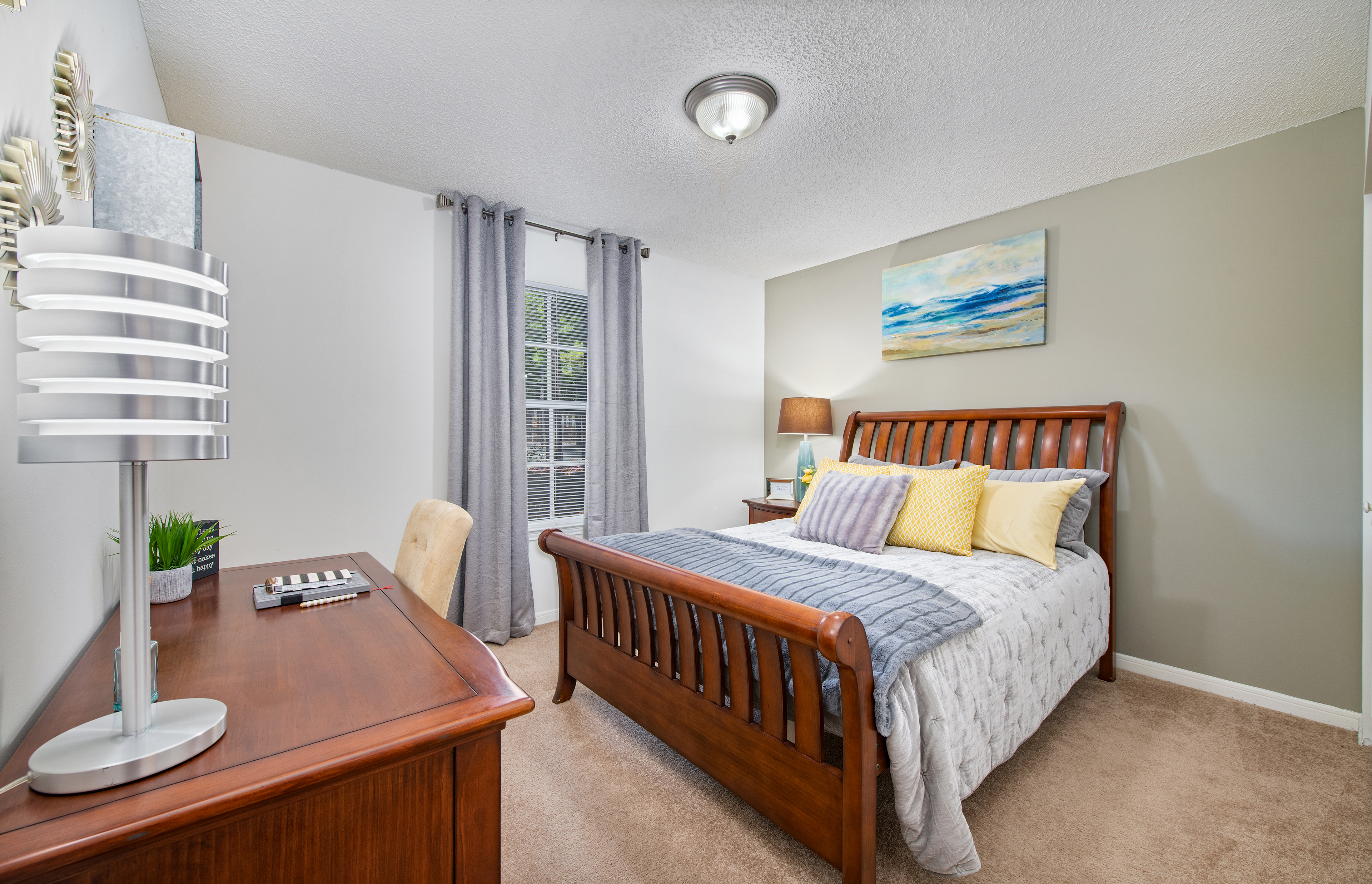 Bedroom at MAA Trussville in Birmingham, AL